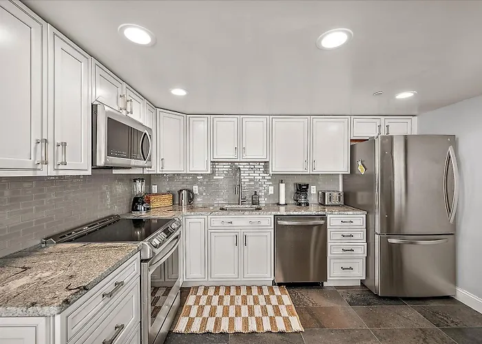 Updated 2 Bedroom At The 9400 Building With Ocean Views! * Ocean Stadt