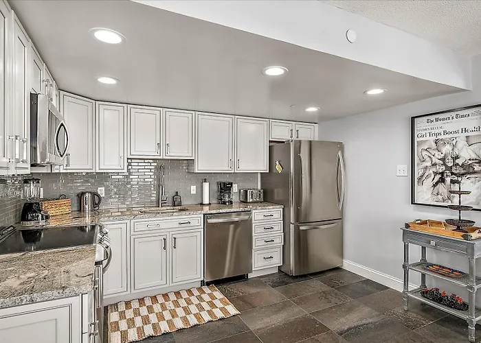 Updated 2 Bedroom At The 9400 Building With Ocean Views! Ocean Stadt