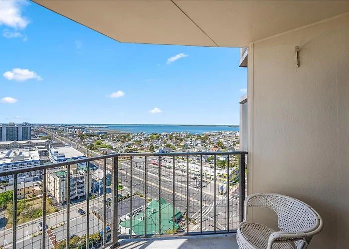 Updated 2 Bedroom At The 9400 Building With Ocean Views! *